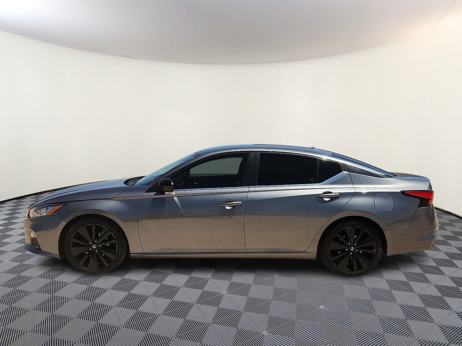 Used 2022 Nissan Altima 2.5 SR FWD image 2