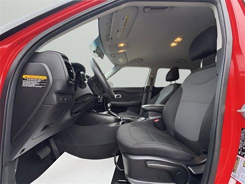 Used 2017 Kia Soul + image 11