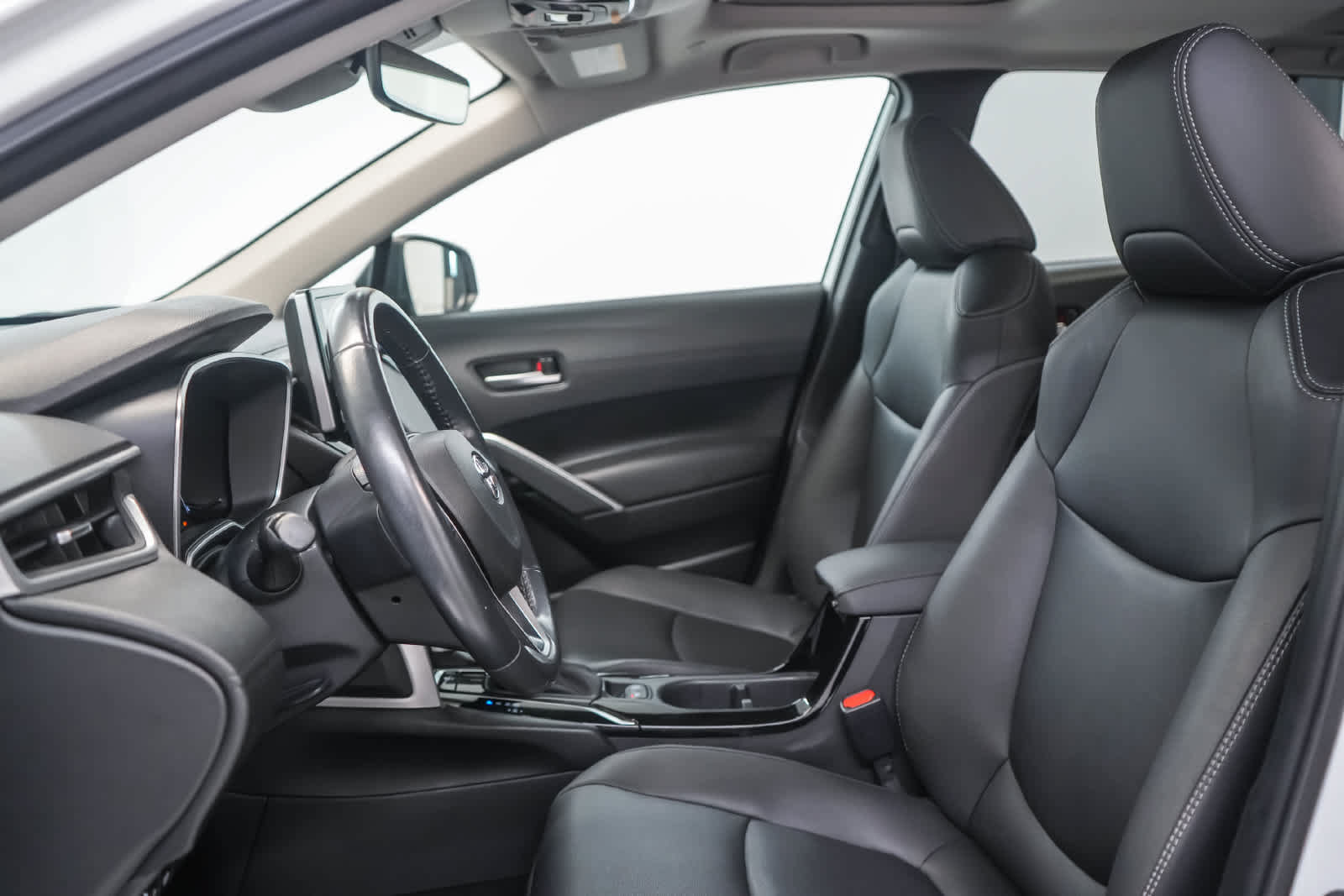 Used 2023 Toyota Corolla Cross XLE w/ Convenience Package FWD image 20