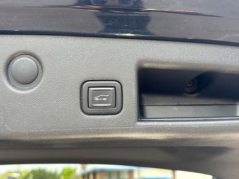 Used 2020 Chevrolet Equinox LT image 20