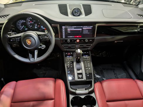 New 2026 Porsche Macan image 7