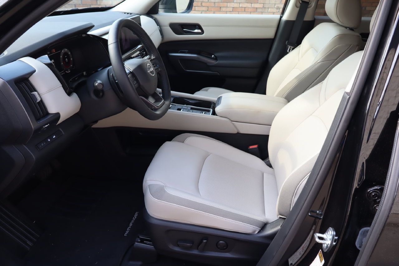 Used 2026 Nissan Pathfinder SL FWD image 16