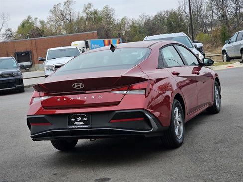 New 2025 Hyundai Elantra SE image 7