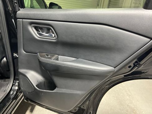 Used 2025 Nissan Rogue SV FWD image 12