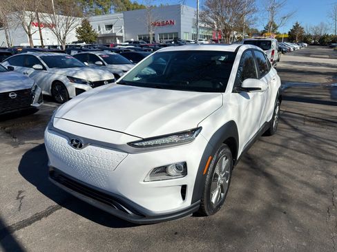 Used 2021 Hyundai Kona Limited image 3