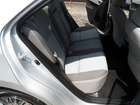 Used 2017 Toyota Corolla LE w/ Carpet Mat Package (TMS) FWD image 10