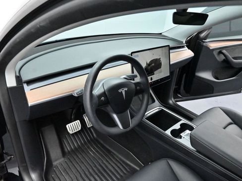 Used 2024 Tesla Model Y Performance image 13