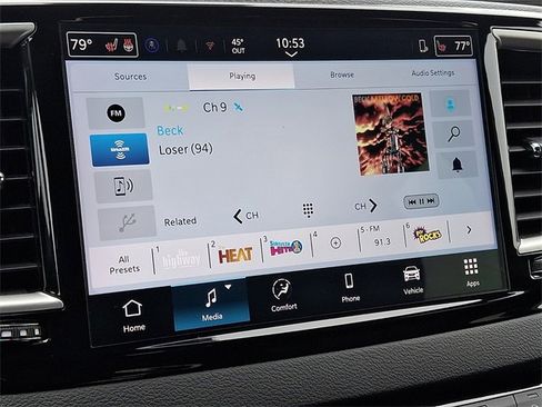 Used 2025 Chrysler Pacifica Select image 16