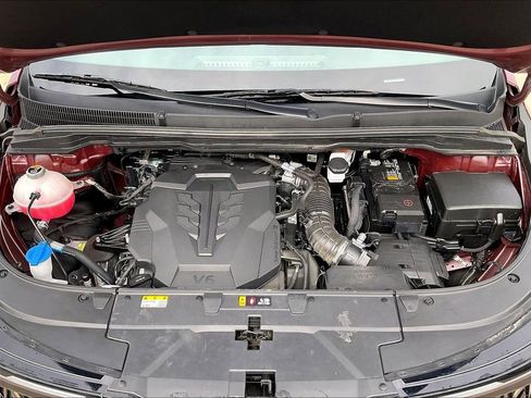 Used 2025 Kia Carnival image 9