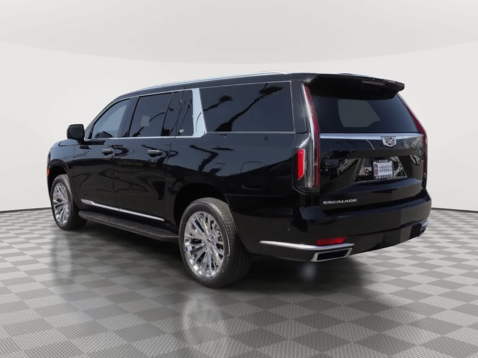 Used 2023 Cadillac Escalade ESV Premium Luxury Platinum AWD/4WD image 9