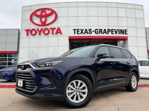 Used 2025 Toyota Grand Highlander FWD image 2