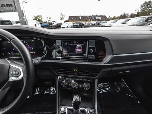 Used 2024 Volkswagen Jetta SE FWD image 27