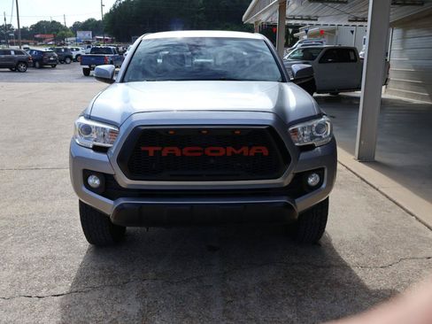 Used 2020 Toyota Tacoma SR5 w/ Technology Package AWD/4WD image 5