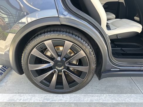 Used 2023 Tesla Model X image 21