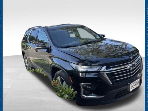 Used 2023 Chevrolet Traverse LT w/ LT Premium Package AWD/4WD image 1