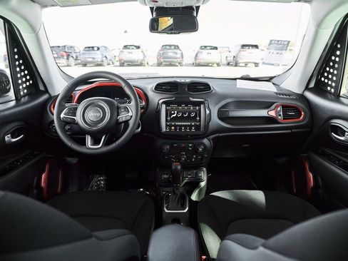 Used 2023 Jeep Renegade Trailhawk image 34