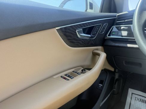 Used 2020 Audi Q8 Premium Plus AWD/4WD image 29