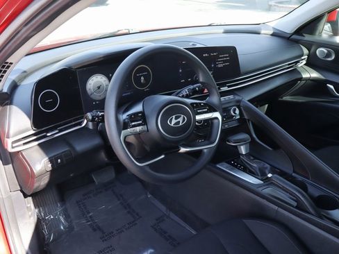Used 2024 Hyundai Elantra SEL FWD image 18