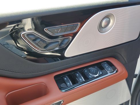 New 2026 Lincoln Aviator Reserve AWD/4WD image 9
