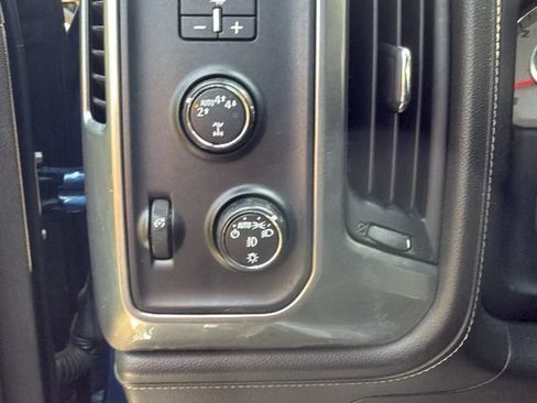 Used 2017 Chevrolet Silverado 1500 LTZ Z71 AWD/4WD image 18