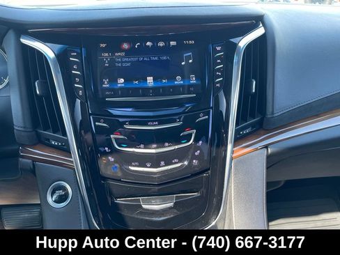 Used 2017 Cadillac Escalade Luxury AWD/4WD image 14