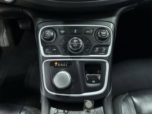 Used 2015 Chrysler 200 C w/ Navigation & Sound Group I image 21