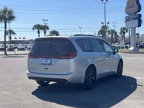 New 2026 Chrysler Pacifica Select w/ S Appearance Package image 5