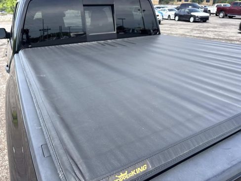 Used 2019 Nissan Titan SV w/ SV Convenience Package RWD image 10