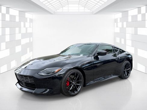 Certified 2025 Nissan Z Performance w/ Floor Mat Package RWD image 3
