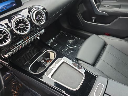 Used 2025 Mercedes-Benz CLA 250 image 21