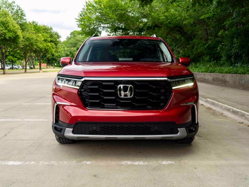 Certified 2024 Honda Pilot Elite image 3