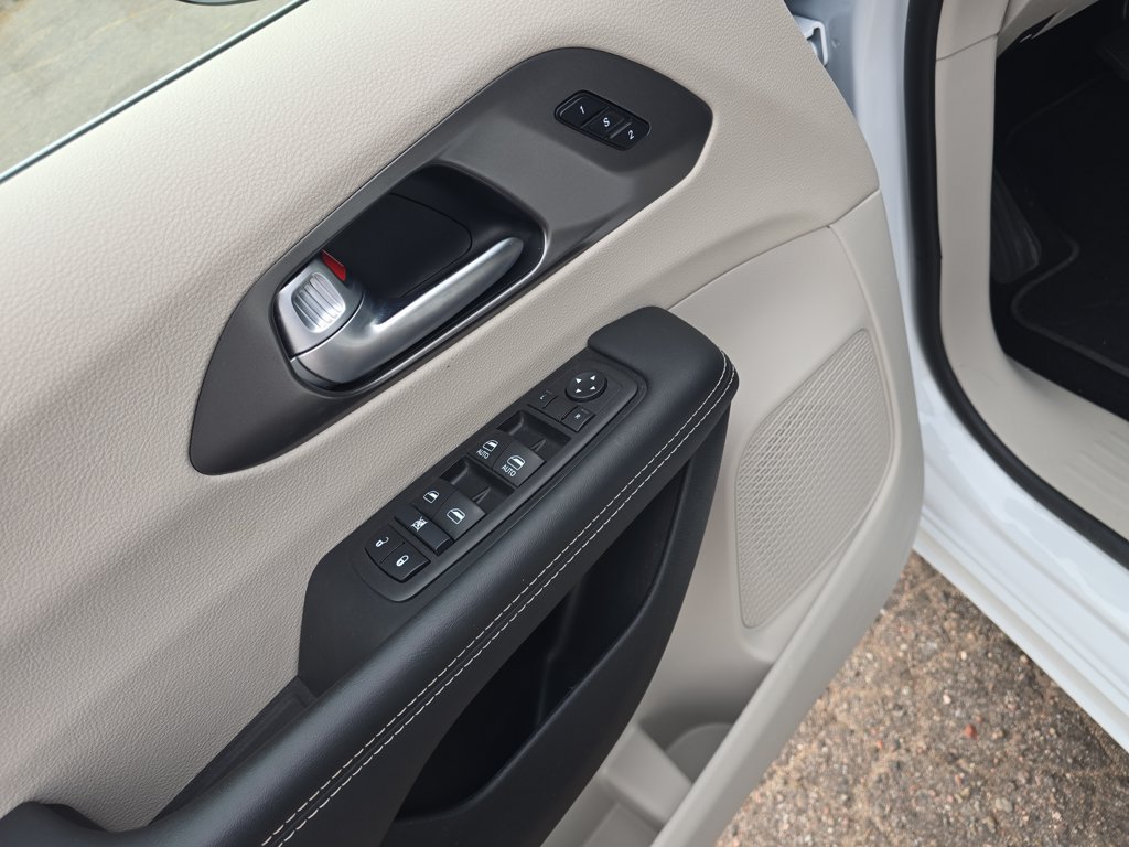 Used 2024 Chrysler Pacifica Touring-L FWD image 12