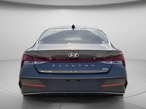 Used 2024 Hyundai Elantra Blue FWD image 5