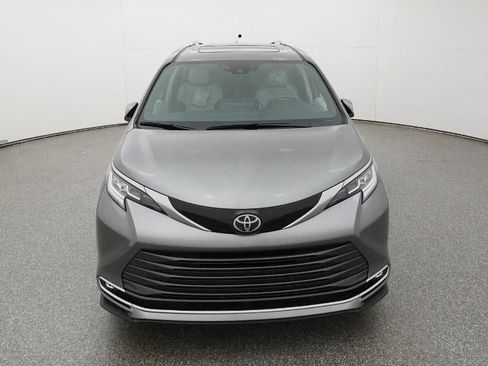New 2026 Toyota Sienna Limited image 15