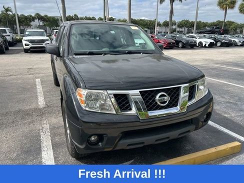 Used 2018 Nissan Frontier SV image 5