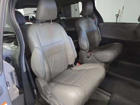 Used 2019 Toyota Sienna XLE w/ XLE Navigation Package AWD/4WD image 13