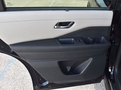 Used 2025 Nissan Pathfinder SL FWD image 44