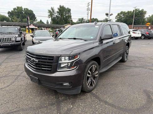Used 2018 Chevrolet Suburban Premier w/ RST Edition AWD/4WD image 3