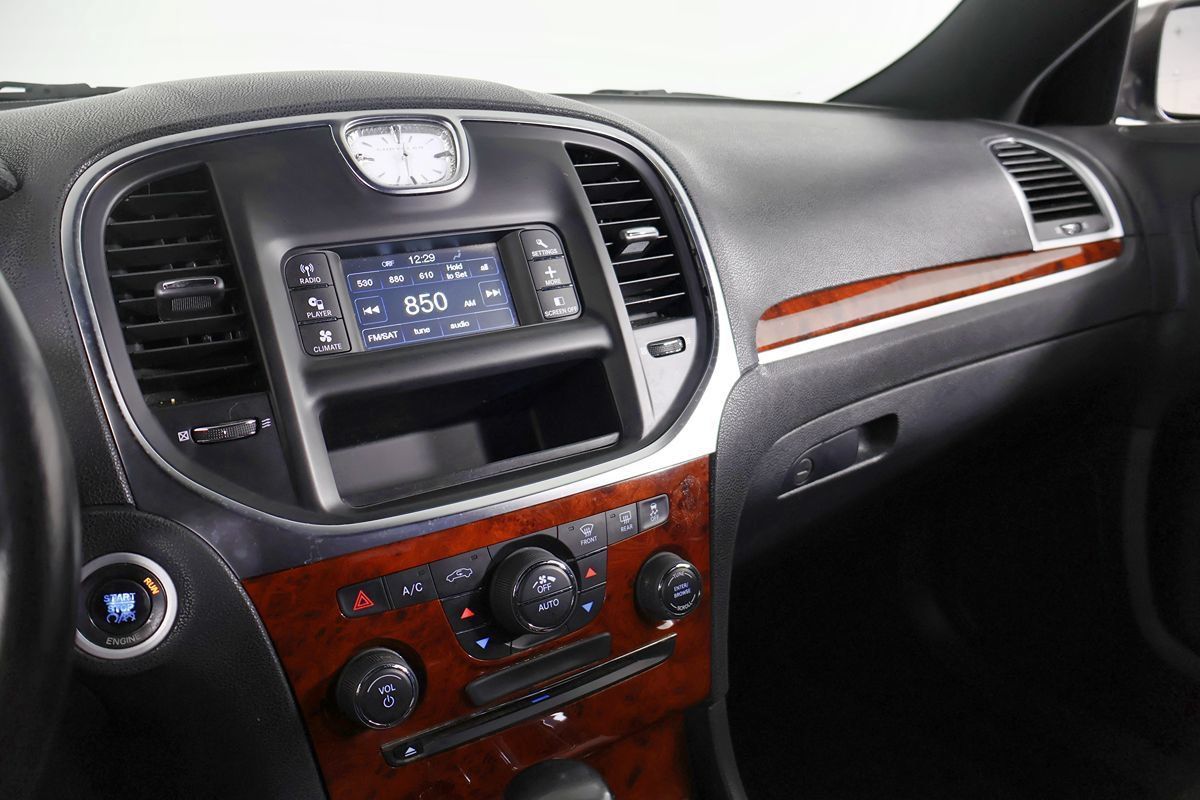 Used 2012 Chrysler 300 RWD image 27
