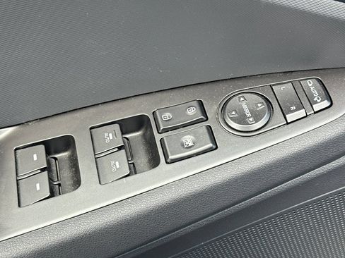 Used 2020 Hyundai Ioniq Limited FWD image 12