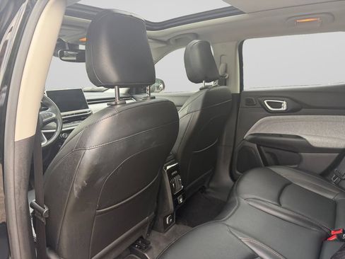 Used 2022 Jeep Compass Latitude w/ Sun and Sound Group AWD/4WD image 14