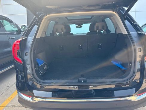 Used 2019 GMC Terrain SLT w/ Preferred Package FWD image 2