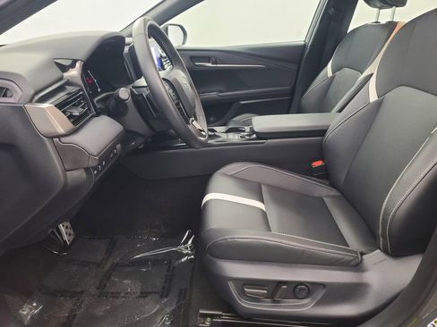 Used 2025 Toyota Camry SE image 25