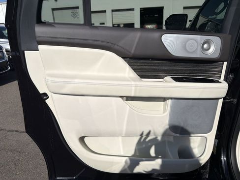 Used 2022 Lincoln Navigator L Black Label image 12