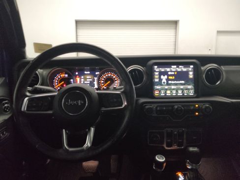 Used 2018 Jeep Wrangler Unlimited Sahara AWD/4WD image 22