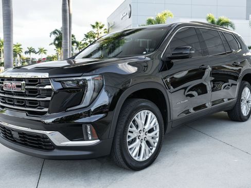 Used 2024 GMC Acadia Elevation image 5