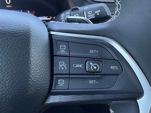Used 2025 Jeep Grand Cherokee Altitude AWD/4WD image 18