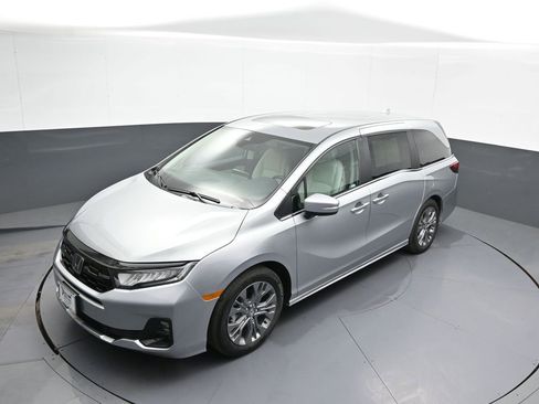 Certified 2025 Honda Odyssey Touring image 37