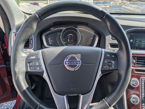 Used 2017 Volvo S60 T5 Inscription image 14