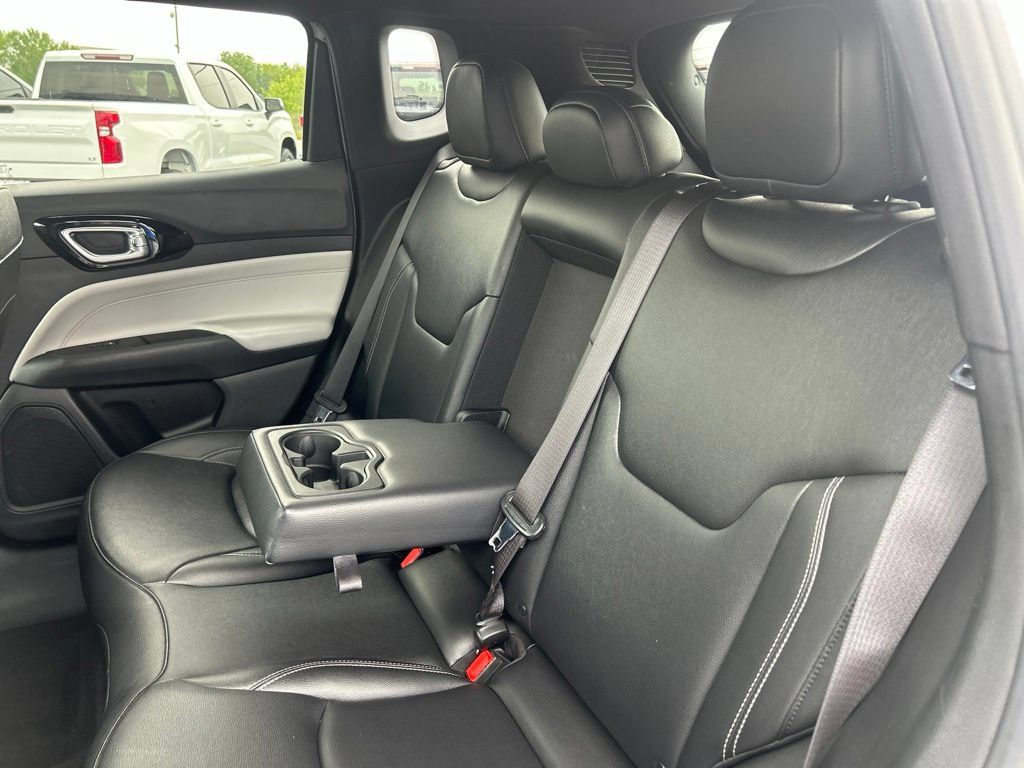Used 2025 Jeep Compass Limited AWD/4WD image 35